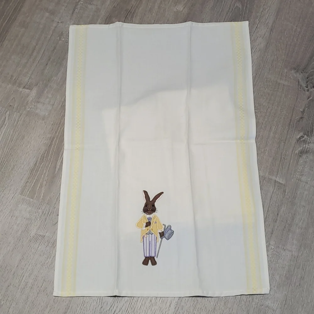 Williams Sonoma Bundle 3 Kitchen Towels Cotton White Embroidered Spotty